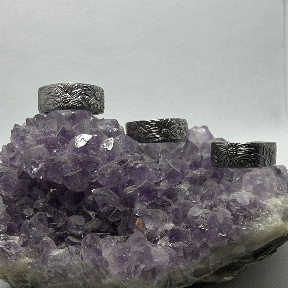 Silver Floral Engraved Rings - Picture 8 of 9